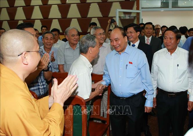 Trong ảnh: Thủ tướng Nguyễn Xuân Phúc với cử tri huyện Thủy Nguyên, thành phố Hải Phòng. Ảnh: Doãn Tấn - TTXVN