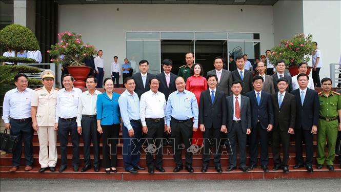 Trong ảnh: Thủ tướng Nguyễn Xuân Phúc với cử tri huyện Thủy Nguyên, thành phố Hải Phòng. Ảnh: Doãn Tấn - TTXVN