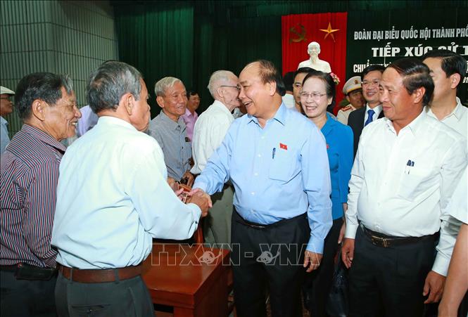 Trong ảnh: Thủ tướng Nguyễn Xuân Phúc với cử tri huyện Thủy Nguyên. Ảnh: Doãn Tấn - TTXVN