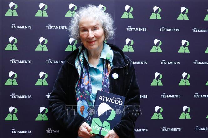Trong ảnh: Nữ văn sĩ Canada Margaret Atwood đoạt giải Văn học Booker 2019 cho tác phẩm 