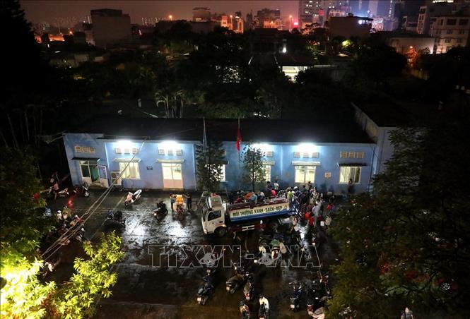 Trong ảnh: Toàn cảnh Nhà máy nước Hạ Đình mở cửa cả đêm cung cấp nước sạch cho người dân. Ảnh: Thành Đạt - TTXVN