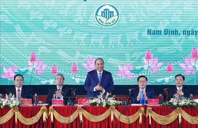 Photo: PM Nguyen Xuan Phuc chairs the conference. VNA Photo: Thống Nhất