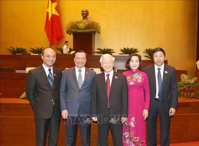 Trong ảnh: Tổng Bí thư, Chủ tịch nước Nguyễn Phú Trọng với đoàn đại biểu Quốc hội tỉnh Ninh Bình. Ảnh: Trí Dũng - TTXVN