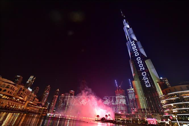 Trong ảnh: Tháp Burj Khalifa được thắp sáng trong lễ đếm ngược một năm tới thời điểm Dubai đăng cai World Expo (Triển lãm thế giới) 2020, ngày 20/10/2019. Ảnh: AFP/ TTXVN