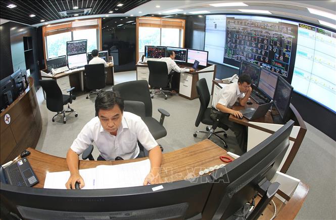 Trong ảnh: Phòng điều hành Trung tâm điều độ hệ thống điện TP.HCM được kết nối với hệ thống thiết bị tự động được lắp đặt trên lưới điện. Ảnh: Ngọc Hà - TTXVN
