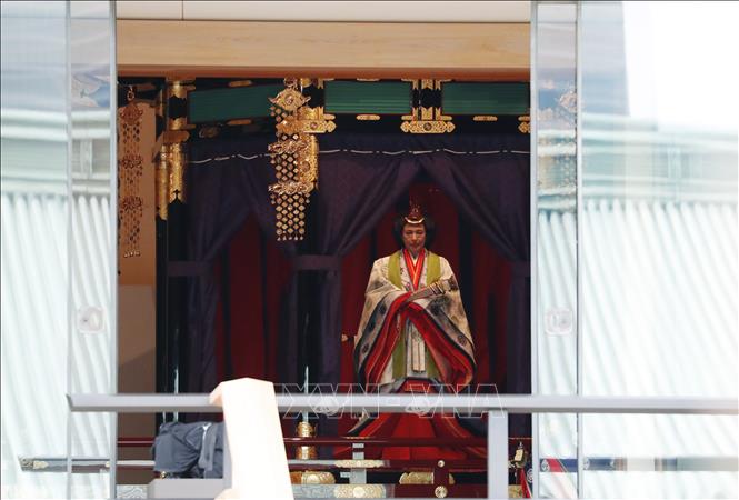 Trong ảnh: Hoàng hậu Masako trong lễ đăng quang của Nhà Vua Naruhito (trái) tại Hoàng cung Nhật Bản ở Tokyo ngày 22/10/2019. Ảnh: AFP/TTXVN