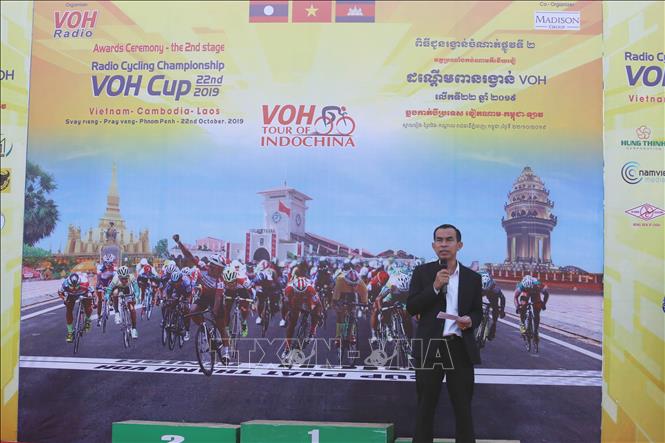 Trong ảnh: Ông Mam Veasna, Giám đốc Sở Du lịch thủ đô Phnom Penh, phát biểu tại Lễ trao giải chặng đua thứ 2 và khai mạc chặng đua thứ 3. Ảnh: PV TTXVN tại Campuchia