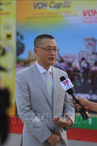 Trong ảnh: Đại sứ Việt Nam tại Campuchia Vũ Quang Minh trả lời phỏng vấn của phóng viên TTXVN tại lễ trao giải chặng 2 và khởi động chặng 3. Ảnh: CQTT TTXVN tại Campuchia
