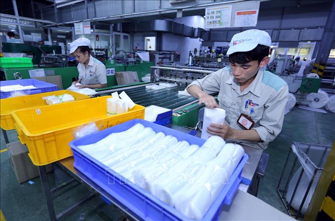 Trong ảnh: Sản xuất bao bì tại Công ty. Ảnh: Danh Lam – TTXVN