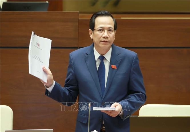 Trong ảnh: Bộ trưởng Bộ Lao động, Thương binh và Xã hội Đào Ngọc Dung giải trình làm rõ các vấn đề của dự án Bộ luật Lao động (sửa đổi). Ảnh: Doãn Tấn - TTXVN