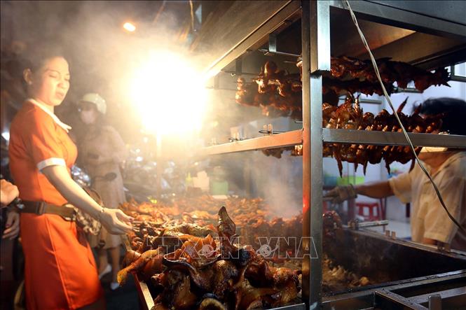 Photo: Various types of grilled chicken on Ho Thi Ky street. VNA Photo: Thanh Vũ. 