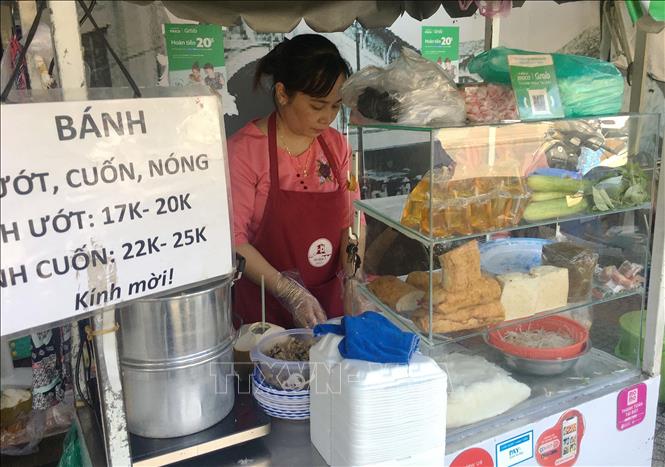 Photo: A stand of Banh cuon (rolled cakes) on Nguyen Van Chiem street. VNA Photo: Thanh Vũ. 