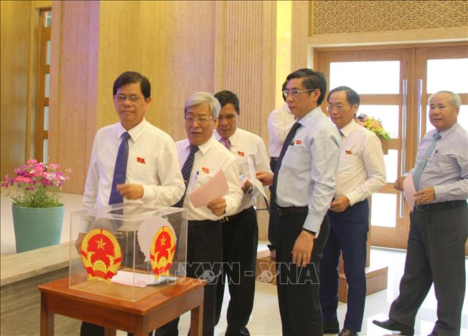 Kỳ họp HĐND tỉnh Khánh Hòa tiến hành bỏ phiếu bầu chức vụ Phó Chủ tịch UBND tỉnh đối với ông Lê Hữu Hoàng. Ảnh: Tiên Minh - TTXVN