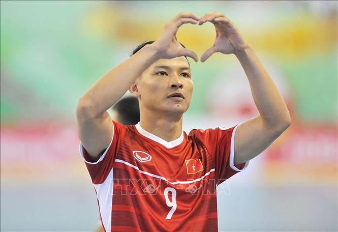 Trong ảnh: Cầu thủ Trần Thái Huy (số 9 – Việt Nam) vui mừng ghi bàn thắng thứ hai trong trận gặp đội tuyển Myanmar tranh huy chương đồng. Ảnh: Thanh Vũ - TTXVN
