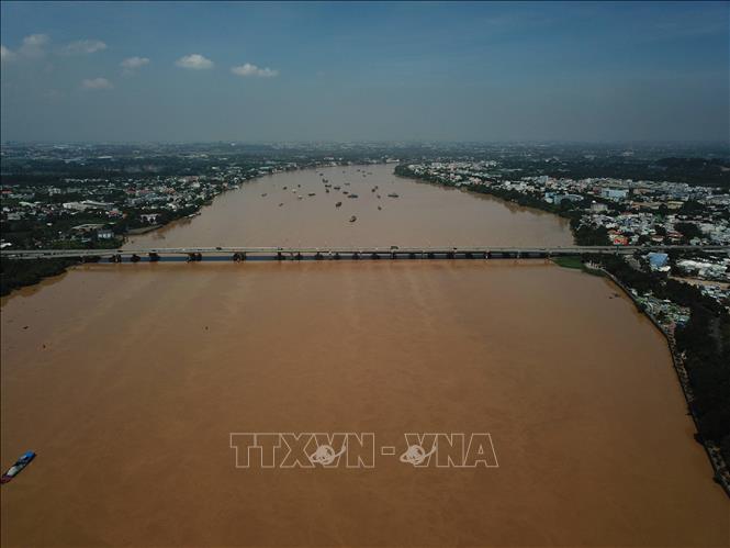 Trong ảnh: Mực nước trên sông Đồng Nai tại trạm Biên Hòa đang lên cao, xấp xỉ mức báo động 3. Ảnh: Sỹ Tuyên - TTXVN