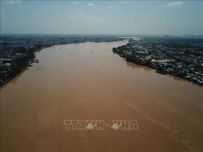 Trong ảnh: Mực nước trên sông Đồng Nai tại trạm Biên Hòa đang lên cao, xấp xỉ mức báo động 3. Ảnh: Sỹ Tuyên - TTXVN