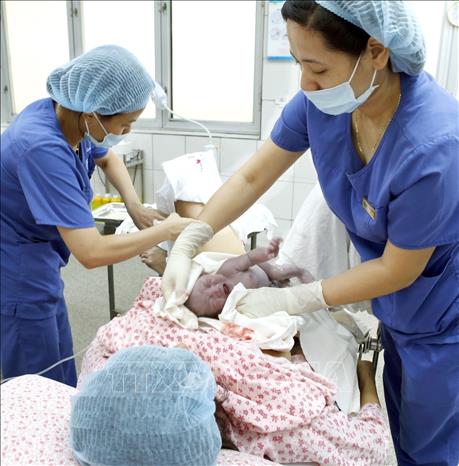 Trong ảnh: Một ca đẻ tại bệnh viện Phụ sản Hà Nội. Ảnh: Dương Ngọc – TTXVN