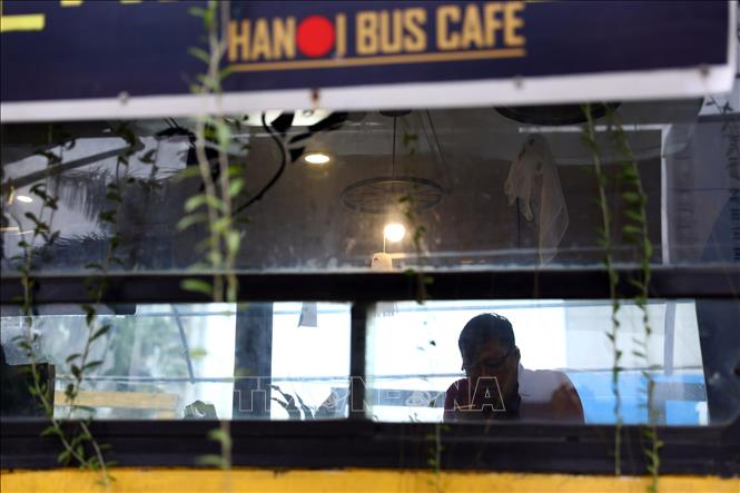 Trong ảnh: Quán cafe hiện đang là một địa điểm ưa thích của giới trẻ tại khu vực quận Hà Đông. Ảnh: Huy Hùng - TTXVN
