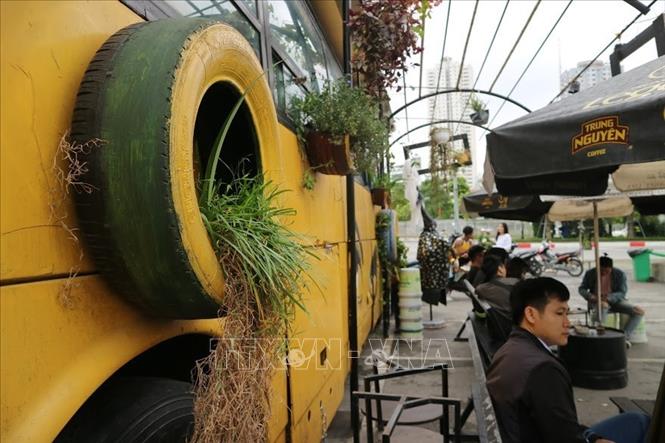 Độc đáo quán cafe bus thân thiện với môi trường - Ảnh thời sự ...