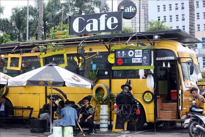 Trong ảnh: Quán cafe được mở cách đây 4 năm trước, là một đia điểm thu hút giới trẻ tại khu vực quận Hà Đông. Ảnh: Huy Hùng - TTXVN