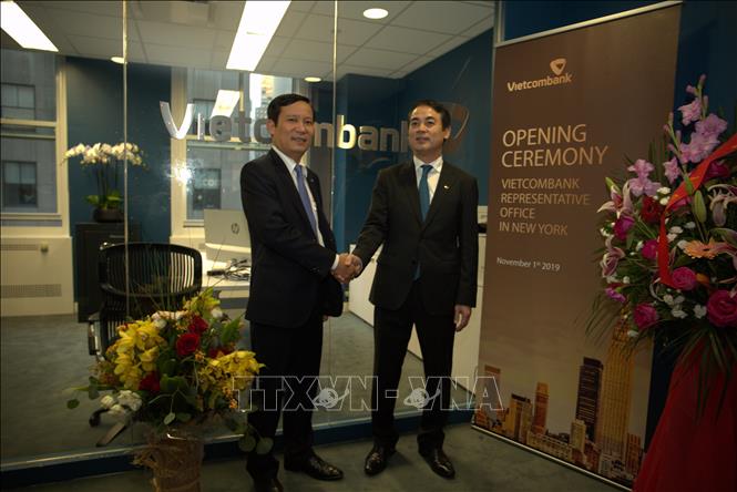 Trong ảnh: Lãnh đạo Vietcombank khai trương Văn phòng đại diện tại New York. Ảnh: Nguyễn Hữu Thanh - TTXVN