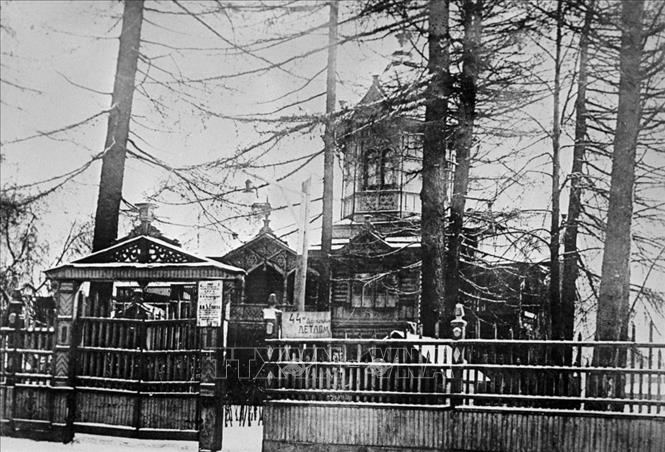 11.Ngày 7/10/1917 (theo lịch Nga cũ), V.I.Lênin bí mật trở về Petrograd trực tiếp lãnh đạo cuộc khởi nghĩa. Trong ảnh: Ngôi nhà trên đường Bolotnaya ở Petrograd, nơi diễn ra cuộc họp của Ủy ban Cách mạng, ngày 16/10/1917 (theo lịch Nga cũ) để đưa ra quyết định quan trọng của cuộc Cách mạng Tháng Mười. Ảnh: Tư liệu/TTXVN phát