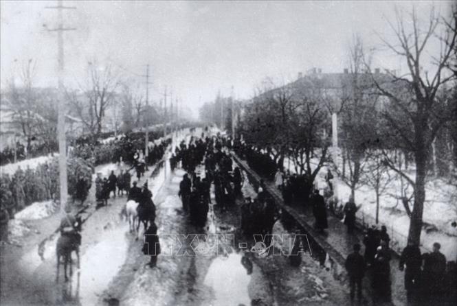 20.Trong ảnh: Voronezh (thành phố phía Nam nước Nga, cách thủ đô Moskva 600 km về phía Nam) trong Cách mạng Tháng Mười năm 1917. Ảnh: Tư liệu/TTXVN phát