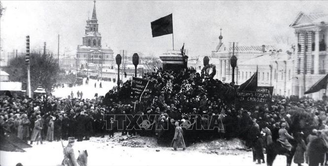 20.Trong ảnh: Không khí Cách mạng Tháng Mười ở Yekaterinburg (thành phố chính ở miền trung Nga, phía đông dãy núi Uran). Ảnh: Tư liệu/TTXVN phát