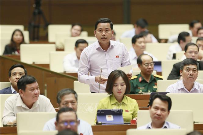 Trong ảnh: Đại biểu Quốc hội tỉnh Bà Rịa - Vũng Tàu Dương Tấn Quân chất vấn Bộ trưởng Bộ Công Thương Trần Tuấn Anh. Ảnh: Doãn Tấn - TTXVN