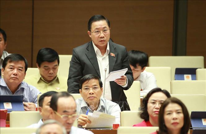 Trong ảnh: Đại biểu Quốc hội tỉnh Bến Tre Lưu Bình Nhưỡng chất vấn Bộ trưởng Bộ Công Thương Trần Tuấn Anh. Ảnh: Doãn Tấn - TTXVN