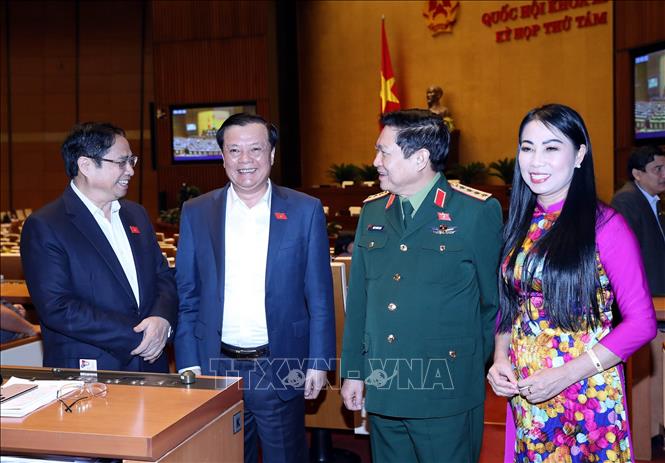 Trong ảnh: Các đại biểu Quốc hội trao đổi trong giờ nghỉ giải lao. Ảnh: Trọng Đức - TTXVN