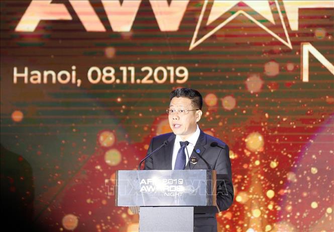 Trong ảnh: Chủ tịch Liên đoàn Bóng đá Đông Nam Á (AFF), ông Khiev Sameth phát biểu, tuyên bố lễ trao giải AFF Awards 2019 chính thức được bắt đầu. Ảnh: Trọng Đạt - TTXVN
