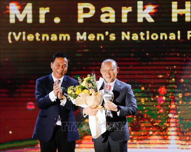 Trong ảnh: Huấn luyện viên đội tuyển Việt Nam Park Hang-seo đoạt giải Huấn luyện viên đội tuyển nam của năm. Ảnh: Trọng Đạt - TTXVN