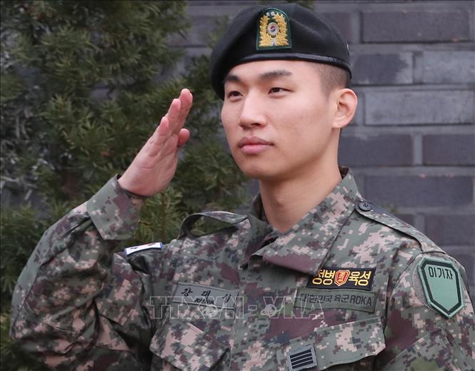 Trong ảnh: Thành viên nhóm nhạc nam Hàn Quốc  BIGBANG  Daesung  sau khi được xuất ngũ ngày 10/11/2019. Ảnh: YONHAP/TTXVN