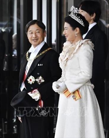 Trong ảnh: Nhật hoàng Naruhito  và Hoàng hậu Masako tại lễ diễu hành ở Tokyo, Nhật Bản, ngày 10/11/2019.  Ảnh:Kyodo/TTXVN