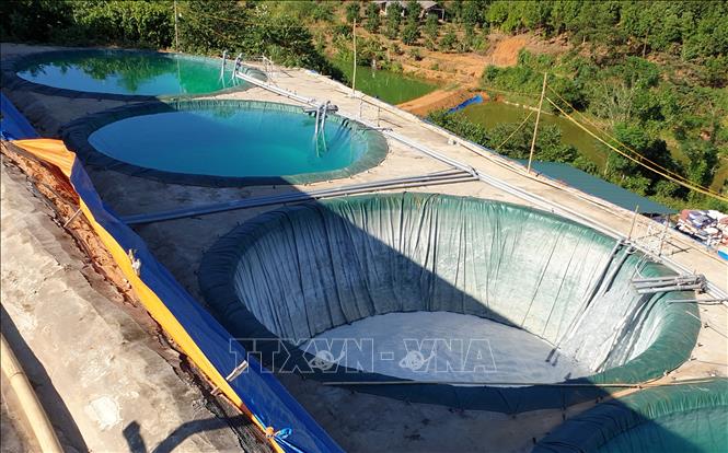 Trong ảnh: Các bể chứa để tiến hành tách tinh quặng đất hiếm. Ảnh: Quốc Khánh - TTXVN