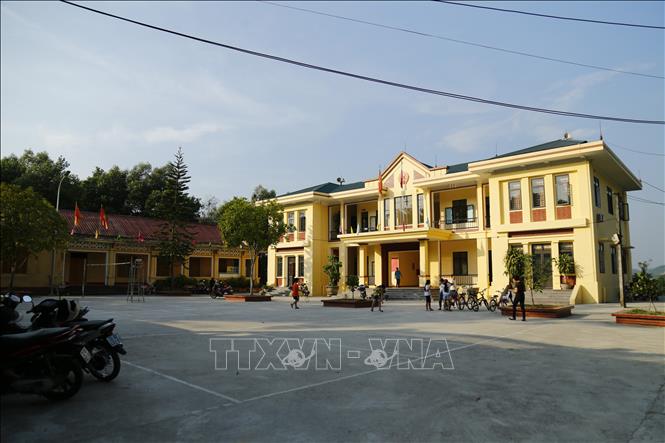 Trong ảnh: Trụ sở Đảng ủy - UBND - HĐND xã Trung Môn. Ảnh: Nam Sương - TTXVN