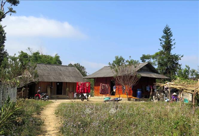 Trong ảnh: Đến hồ Noong U, du khách được hòa mình, khám phá những tiểu vùng văn hóa độc đáo của cộng đồng các dân tộc trên địa bàn. Đặc biệt, người dân địa phương rất trọng tình, mến khách. Ảnh: Xuân Tiến – TTXVN
