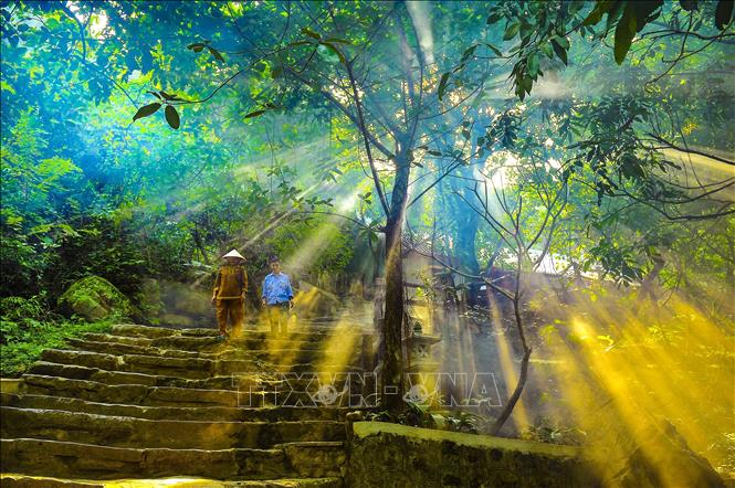 Photo: In order to reach Bai Dinh Pagoda, visitors have to climb 300 steps, pass a gate and another slope. VNA Photo: Minh Đức