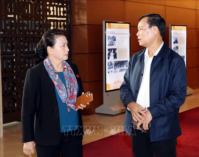 Trong ảnh: Chủ tịch Quốc hội Nguyễn Thị Kim Ngân với các đại biểu trong giờ nghỉ giải lao. Ảnh: Trọng Đức - TTXVN