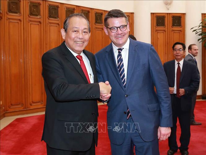 Photo: Deputy Prime Minister Truong Hoa Binh receives President of the Hessen State Parliament Boris Rhein. VNA Photo: Doãn Tấn