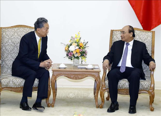 Photo: Prime Minister Nguyen Xuan Phuc receives President of the East Asian Community Institute of Japan Hatoyama Yukio. VNA Photo: Thống Nhất