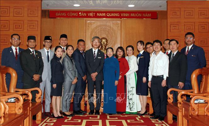 Photo: Vice Secretary of Ho Chi Minh City’s Party Committee Vo Thi Dung and her guests. VNA Photo: Thu Hoài