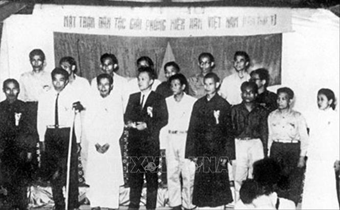 Trong ảnh: Đoàn Chủ tịch Ủy ban Trung ương Mặt trận Dân tộc Giải phóng miền Nam Việt Nam ra mắt tại Đại hội lần thứ Nhất - Đại hội thành lập, ngày 20/12/1960, tại Tây Ninh. Ảnh: Tư liệu/TTXVN phát