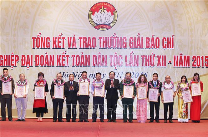Trong ảnh: Chủ tịch UBTƯ MTTQ Việt Nam Trần Thanh Mẫn đến dự và trao giải cho các tác giả có tác phẩm đoạt giải tại Lễ tổng kết và trao thưởng Giải báo chí 