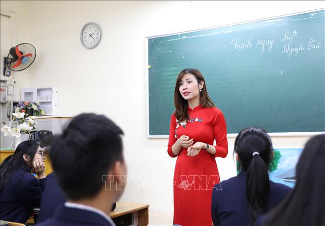 Trong ảnh: Cô giáo Lưu Thị Thu Hà trong một giờ lên lớp môn Ngữ văn. Ảnh: Thanh Tùng-TTXVN