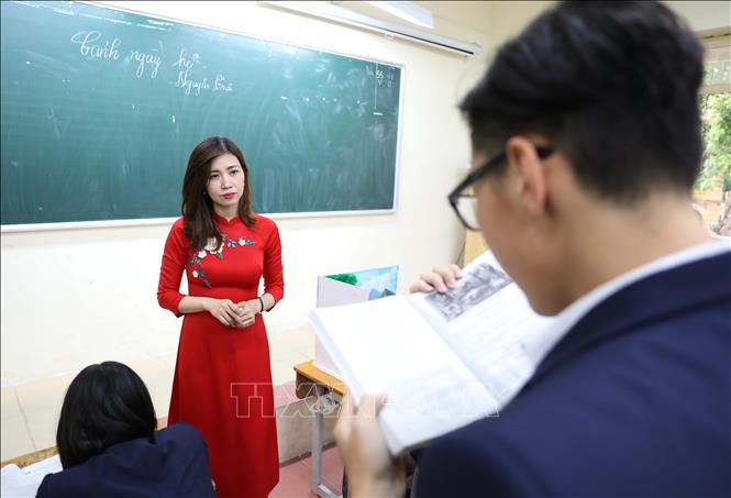 Trong ảnh: Từ việc áp dụng những thay đổi, sáng tạo trong dạy học, việc phát biểu ý kiến xây dựng bài cũng như kiểm tra bài cũ đã không còn là áp lực, nặng nề với học sinh. Ảnh: Thanh Tùng-TTXVN