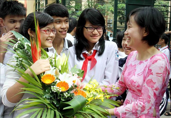 Ngày Nhà giáo Việt Nam là một ngày đặc biệt, hãy bấm vào hình ảnh để khám phá những khoảnh khắc ý nghĩa và cảm động trong kỷ niệm 37 năm Ngày Nhà giáo Việt Nam. Hãy cùng nhìn lại quá khứ và cảm nhận tình cảm và sự ghi nhớ đối với các thầy cô giáo của chúng ta.