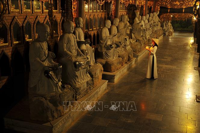 Trong ảnh: 500 tượng các vị La Hán bằng đá tại chùa Bái Đính. Ảnh: Minh Đức - TTXVN