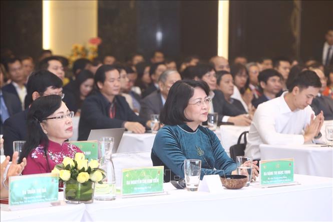 Trong ảnh: Phó Chủ tịch nước Đặng Thị Ngọc Thịnh và các đại biểu dự Lễ kỷ niệm 40 năm thành lập Bệnh viện Phụ sản Hà Nội. Ảnh: Minh Quyết - TTXVN